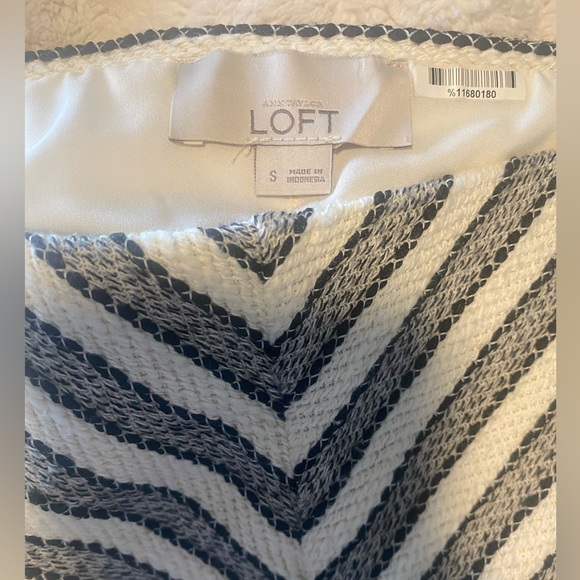 Ann Taylor LOFT Cream & Grey Striped Mini Skirt MP. Size S - Picture 4 of 5